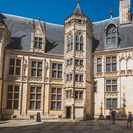 Calme Et Au Coeur Du Centre Historique Leilighet Bourges Eksteriør bilde