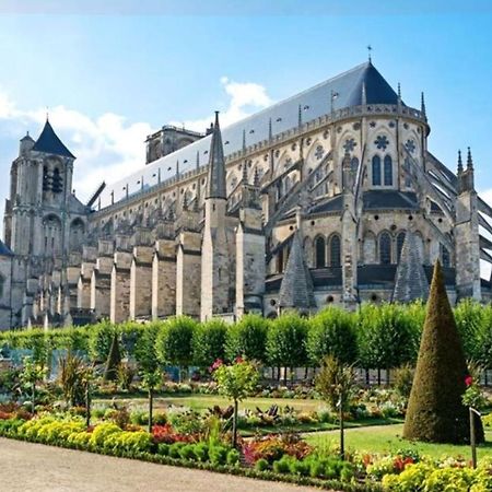 Calme Et Au Coeur Du Centre Historique Leilighet Bourges Eksteriør bilde