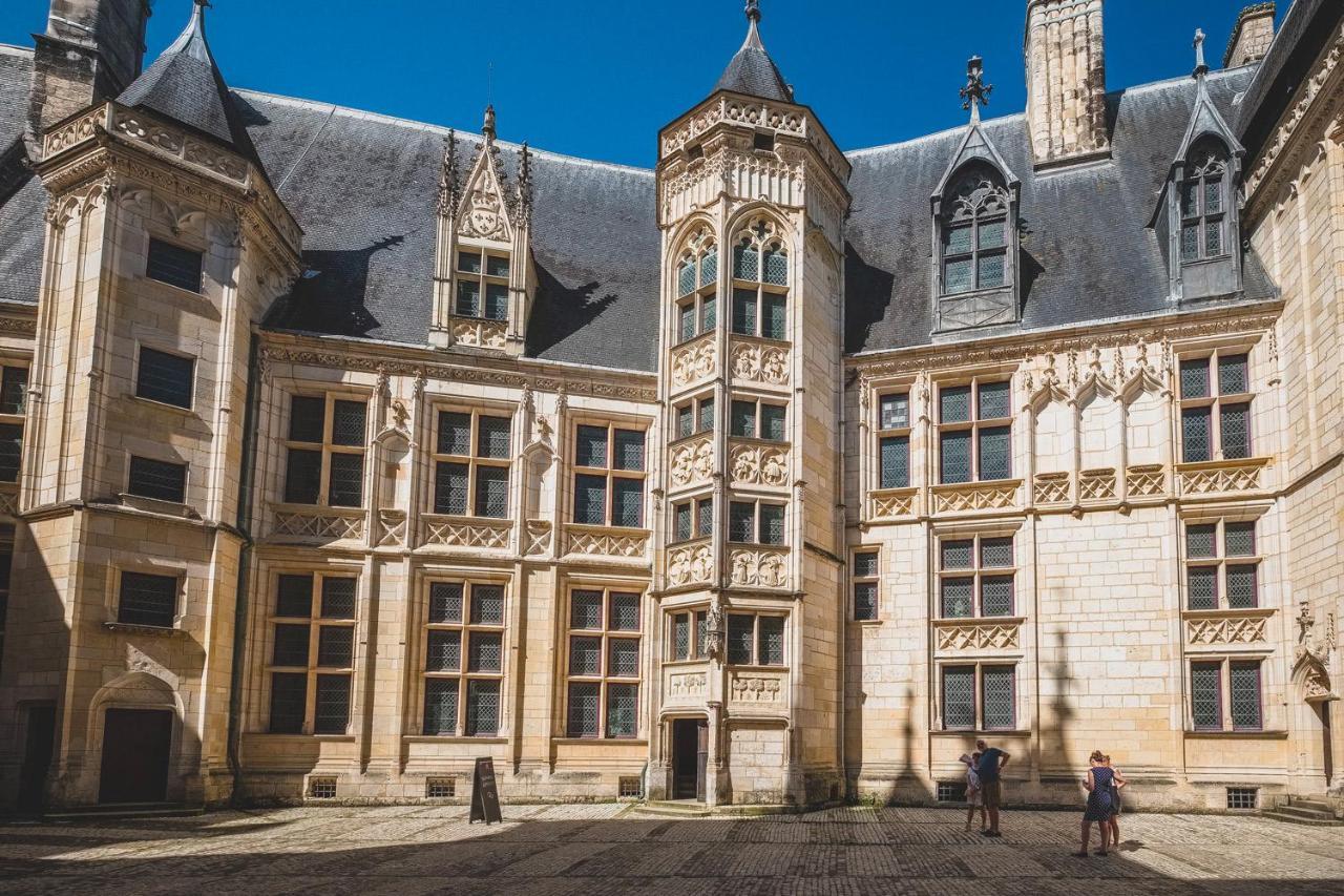 Calme Et Au Coeur Du Centre Historique Leilighet Bourges Eksteriør bilde